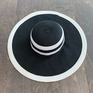 black and white striped beach hat